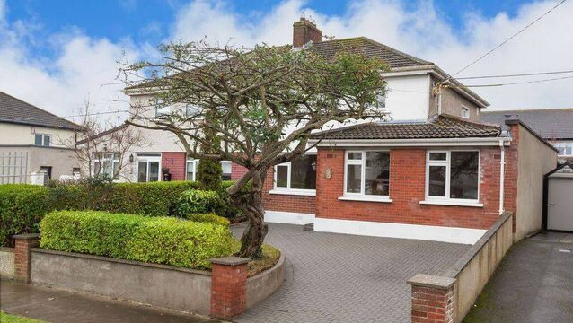 <p>Sculptor Liam Roe's home 66 Foxfield Park.</p>