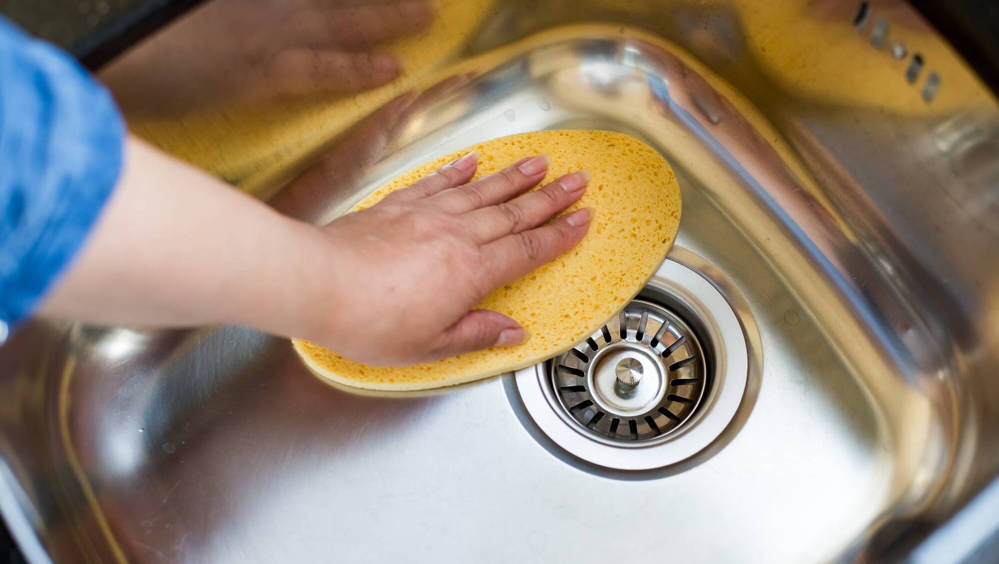 Life Hack: How to clean stainless steel sinks, pots, and cutlery