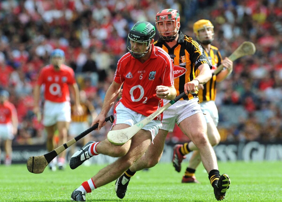 Ronan Curran, Cork, in action against Eoin Larkin, Kilkenny. Pic: Stephen McCarthy/Sportsfile
