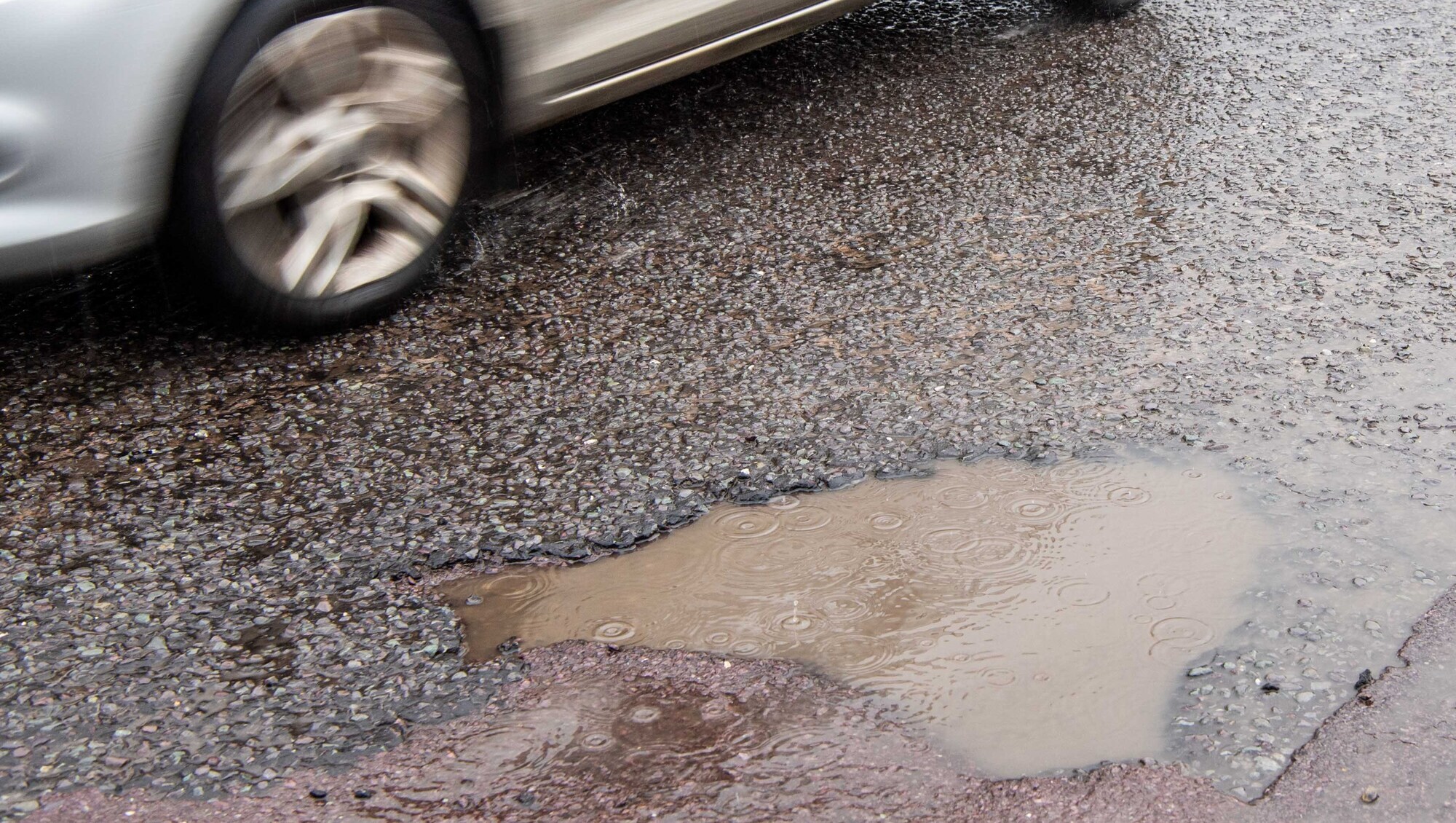 Figures released by Cork County Council show that 1,667 claims were made by motorists which resulted in a combined payout of €373,324 between 2021 and last year. File Picture: Andy Gibson.