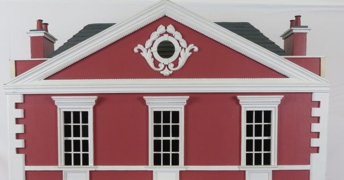 Antiques: Art, jewellery, furniture and collectibles under the hammer