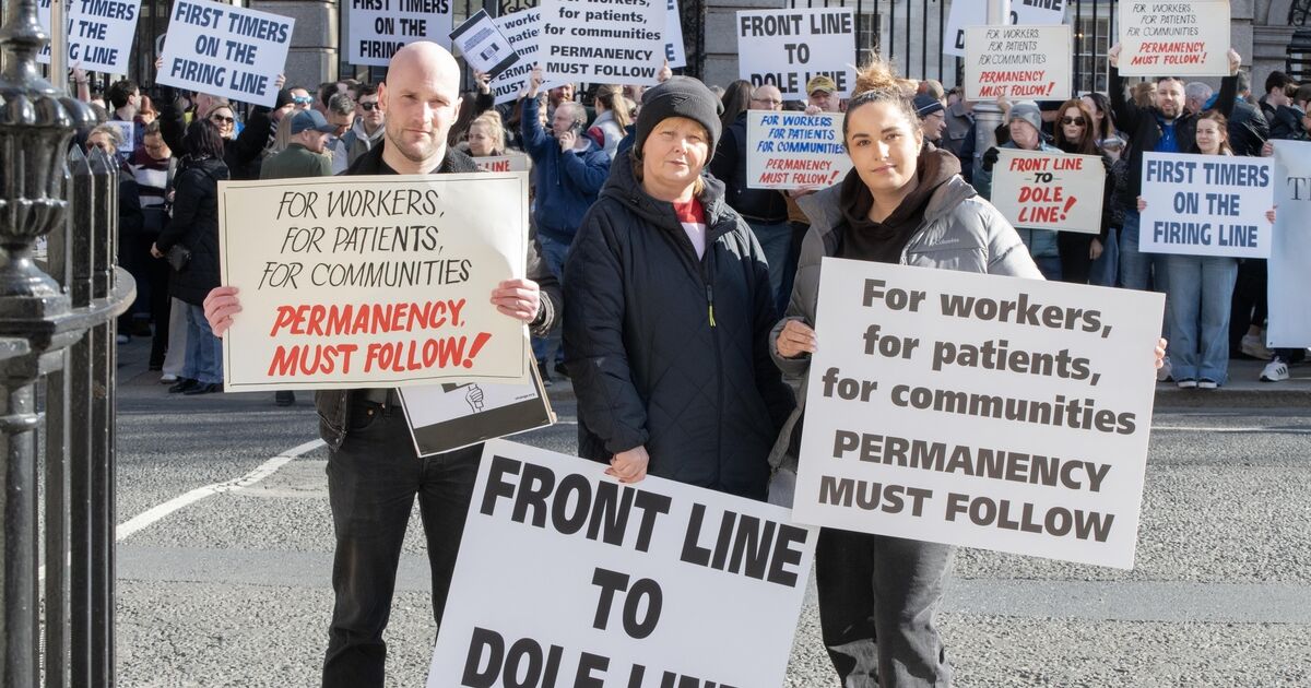 Newly-qualified parademics given 16-week contracts despite promise of permanent roles