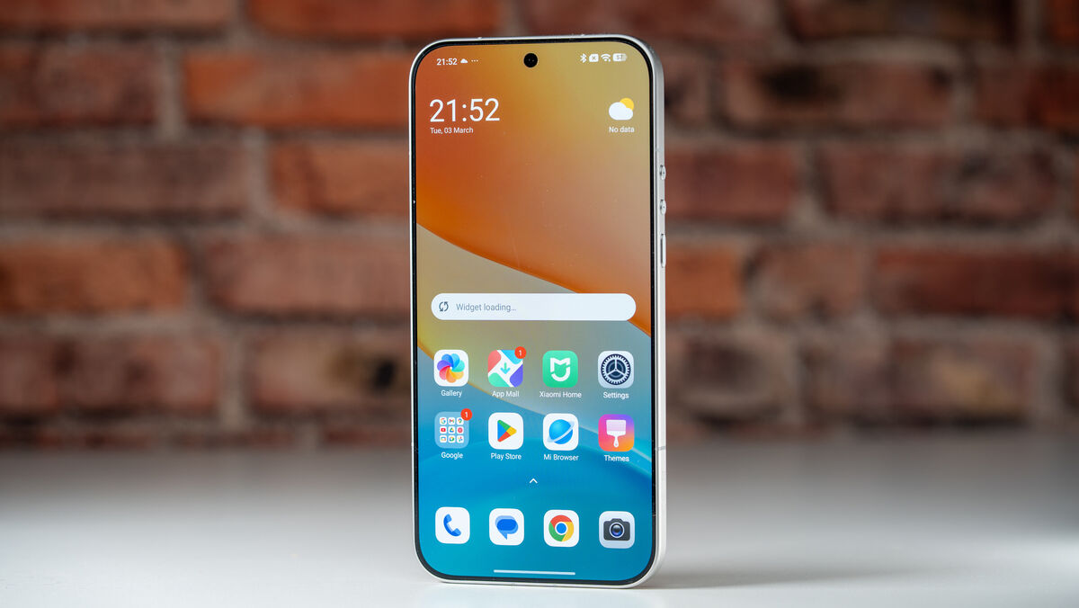 The 6.9-inch HyperRGB OLED display delivers sharp detail and strong outdoor brightness. Picture: Noel Campion.