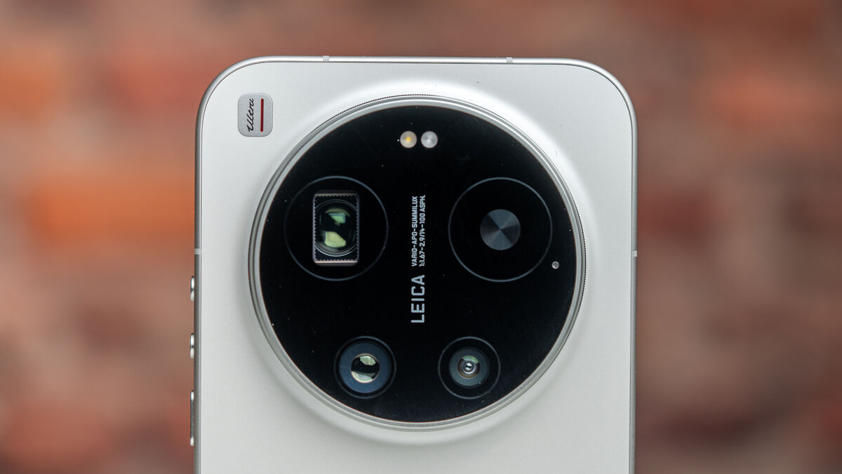 Continuous optical zoom from 75mm to 100mm offers smoother framing than fixed telephoto lenses. Picture: Noel Campion.