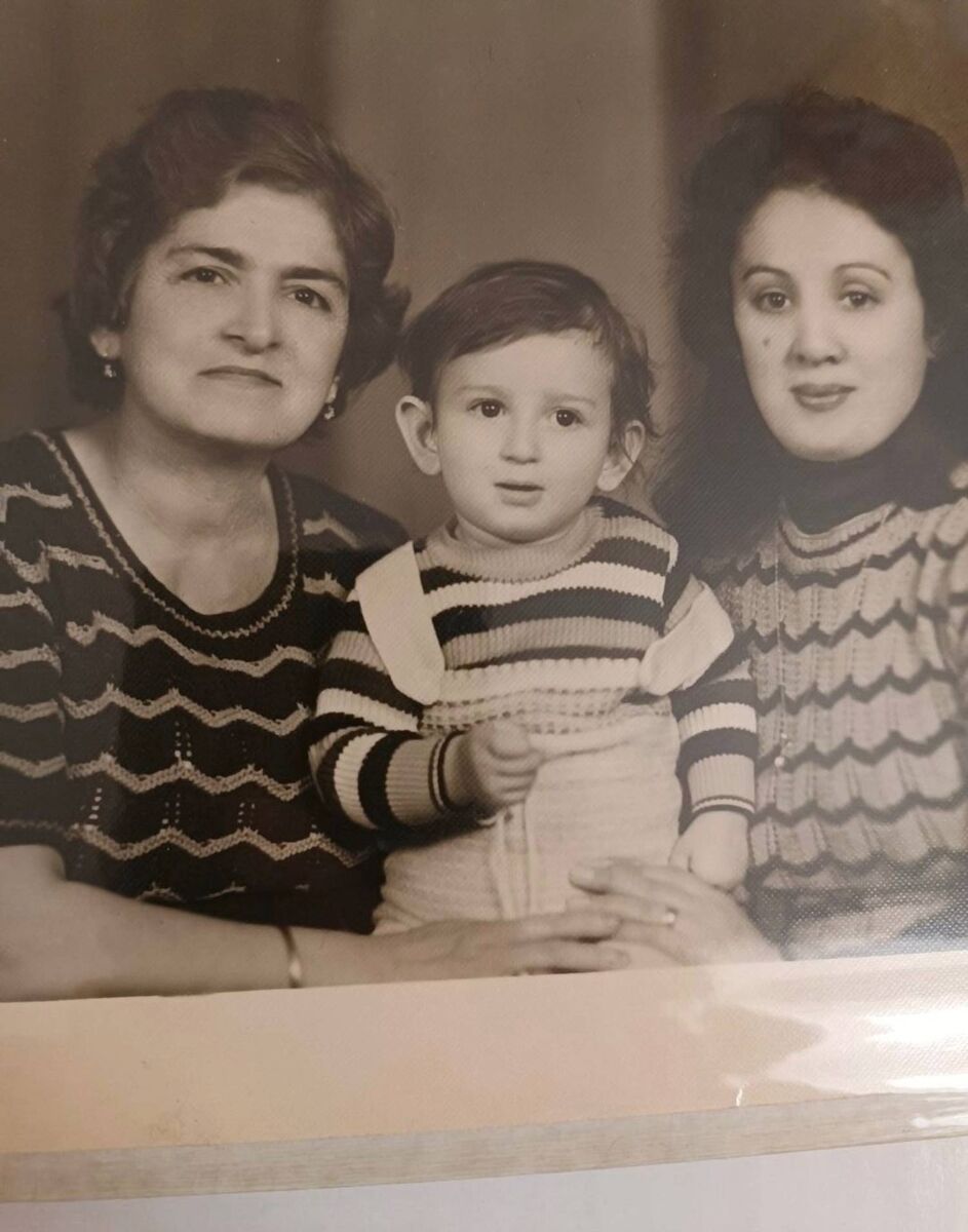 Arthur Gourounlian with his mom (right) and grandmother (left).