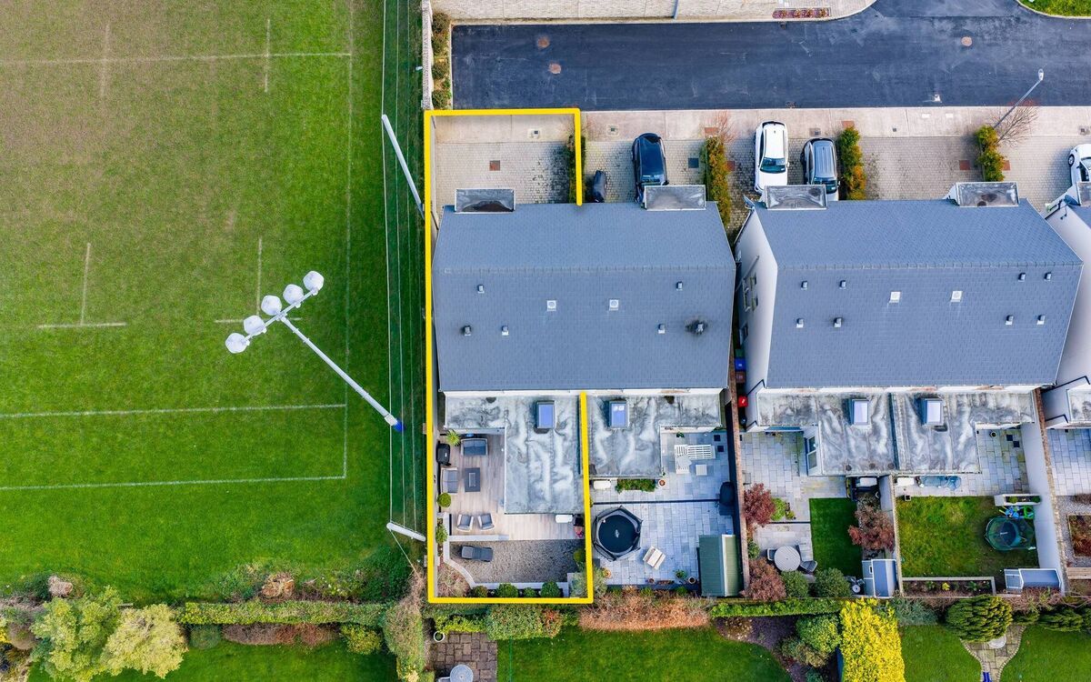 Longer rear annexe at No 63