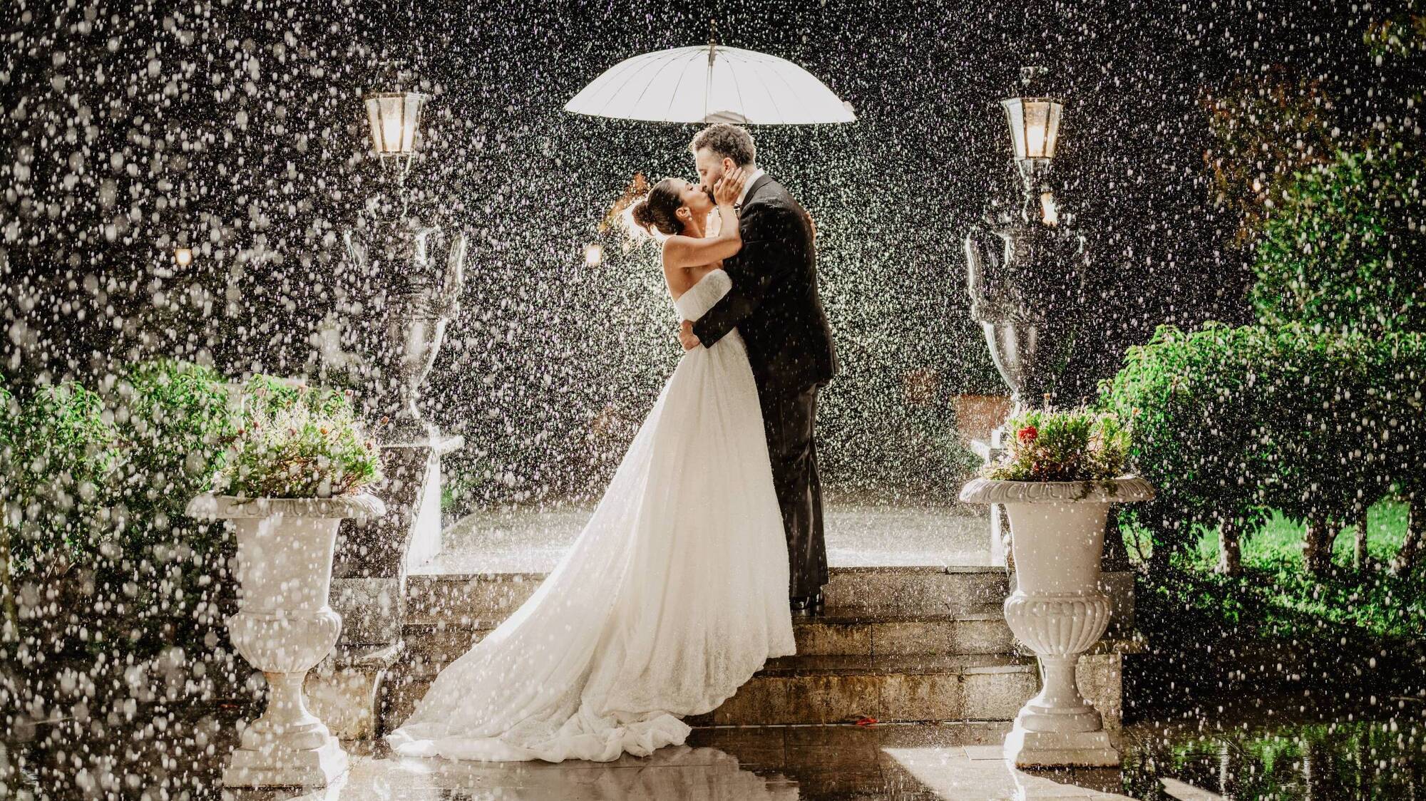 Wedding of the Week: Love at first swipe for couple who made their vows in beautiful Kerry