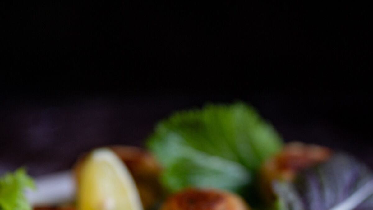 Crab cakes with wild garlic ranch