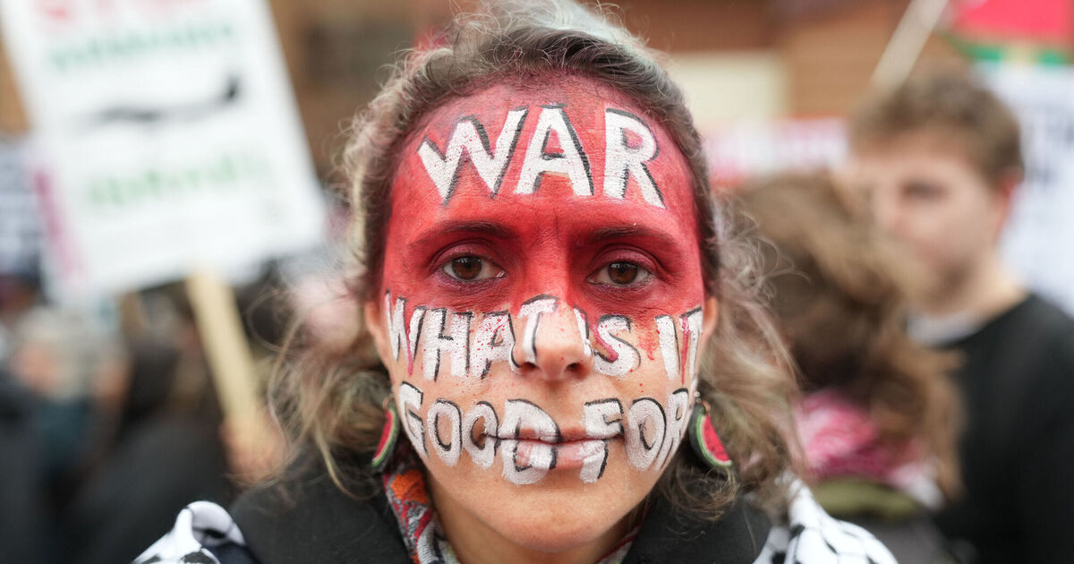 Iran apologises to Gulf but war still rages across region