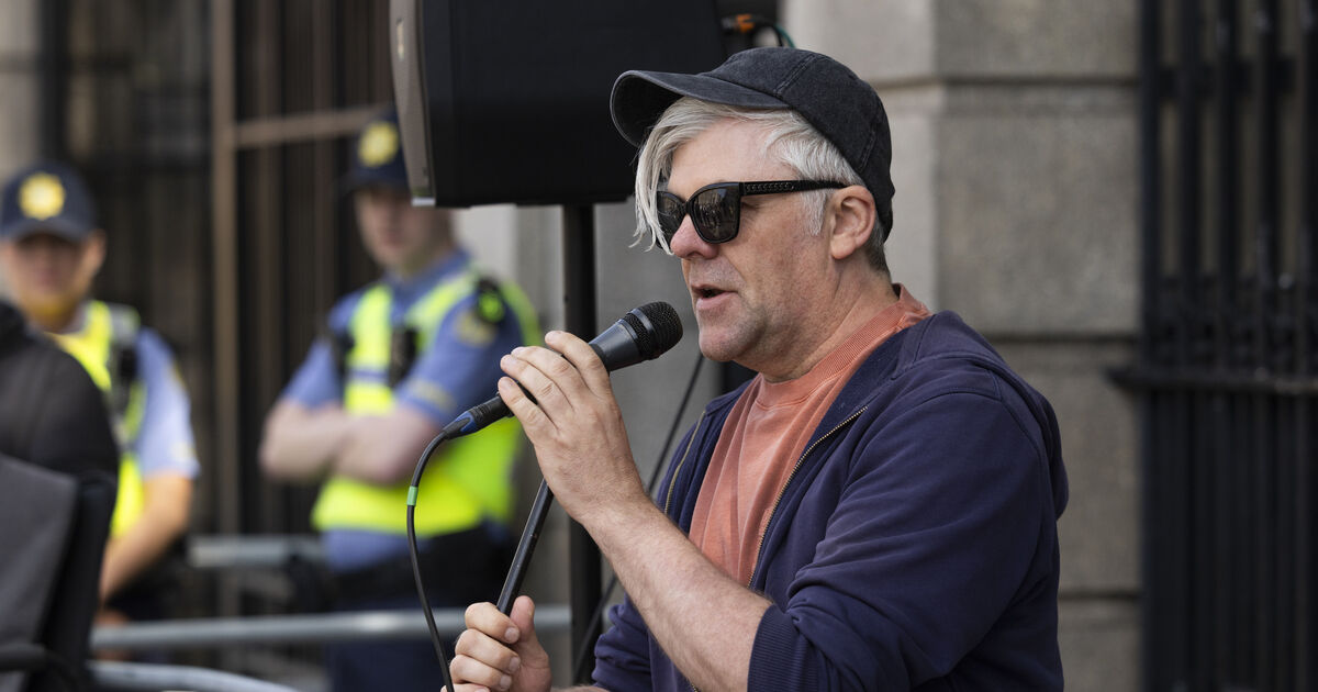 Cork musician ‘energised’ but standing down weekly homelessness protest outside Dáil