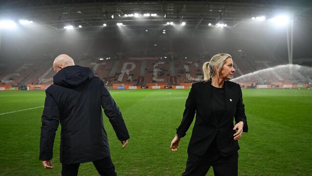 <p>DUTCH DISRESPECT: Republic of Ireland head coach Carla Ward and Netherland's head coach Arjan Veurink before the Women’s World Cup Qualifier. Pic: Stephen McCarthy/Sportsfile</p>