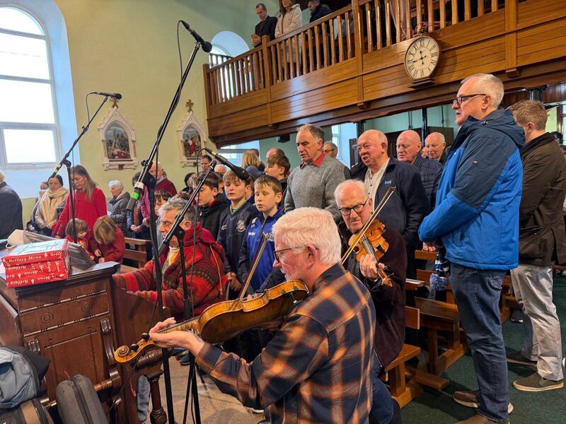 Cór Cúil Aodha and Ceoltóirí Chualann with Peadar Ó Riada.  