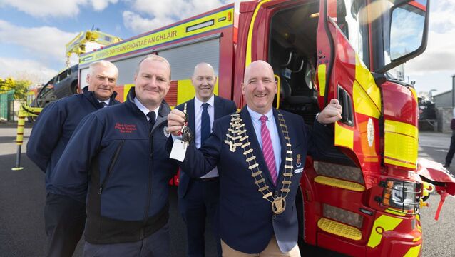 <p>Cathaoirleach Paul Murphy with JP McGrath, Station Officer, Gordon Daly, CEO, Adrian Kelly, Chief Fire Officer at Ennis Fire station. Picture: Eamon Ward.</p>