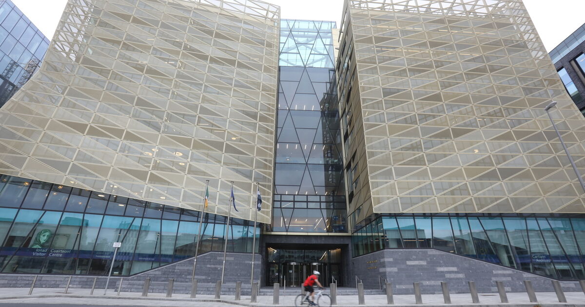 Households and businesses collectively owe €225bn to banks and other credit institutions